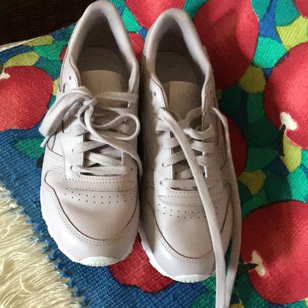 Reebok Classic Sneakers size 6